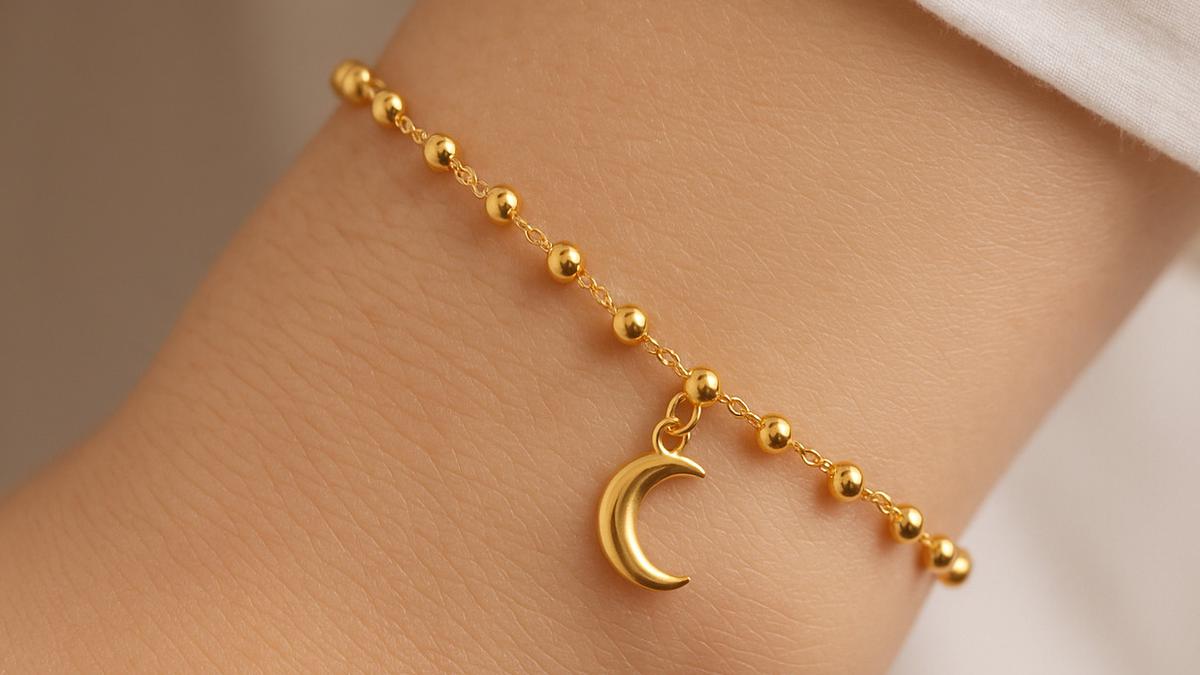 7 Model Gelang Emas Bola Kecil 2 Gram Kombinasi Liontin Mini yang Stylish di 2025