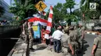 Trotoar harus steril dari Pedagang Kaki Lima (PKL), parkir kendaraan, kendaraan roda dua yang melintas dan lainnya.