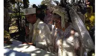 Akad nikah Fitri Tropica dengan Irvan Hanafi berlangsung di Jalan Sersan Bajuri 72, Bandung, Minggu (14/9/2014) sekitar pukul 09.00 WIB.