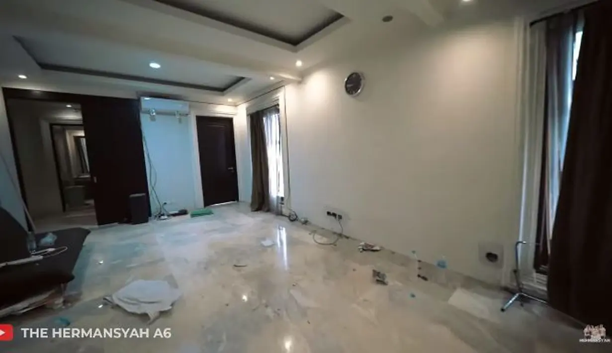 Sementara amar azriel diubah dengan konsep yang satu kesatuan, sebelumnya tanpa konsep. Sesuai dengan usianya yang remaja ke dewasa. Warna lebih gelap. (YouTube/The Hermansyah A6)