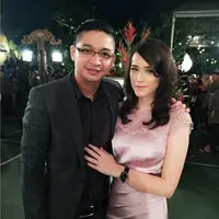 Pasha Ungu telah membangun rumah tangga bersama sang istri, Adelia Wilhelmina selama lima tahun. Sejauh ini rumah tangga mereka baik-baik saja hingga foto ciuman Pasha dengan Angel Karamoy tersebar luas. (via instagram/@pasha_ungu)