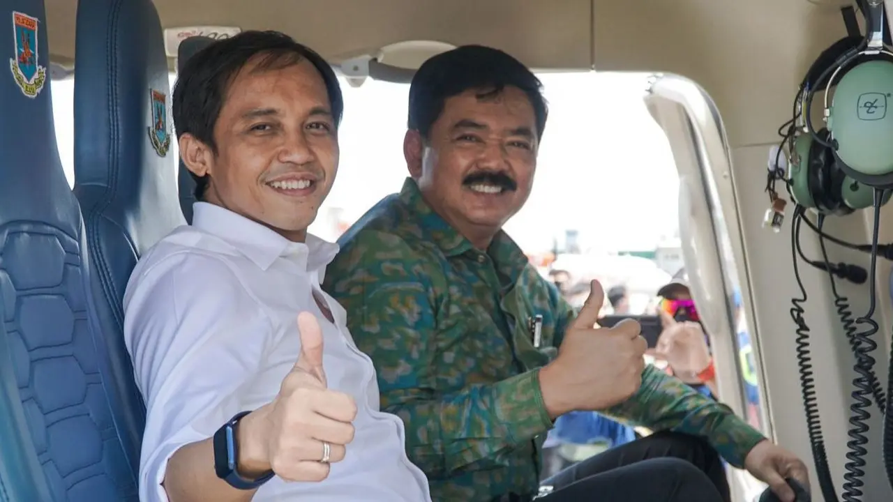 Menteri dan Wakil Menteri Agraria dan Tata Ruang/Badan Pertanahan Nasional (ATR/BPN) Hadi Tjahjanto bersama wakilnya, Raja Juli Antoni