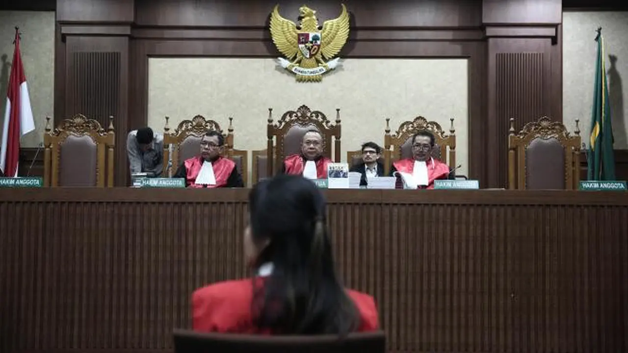 Top 3: Perkataan Hakim Binsar yang Bikin Kubu Jessica Galau