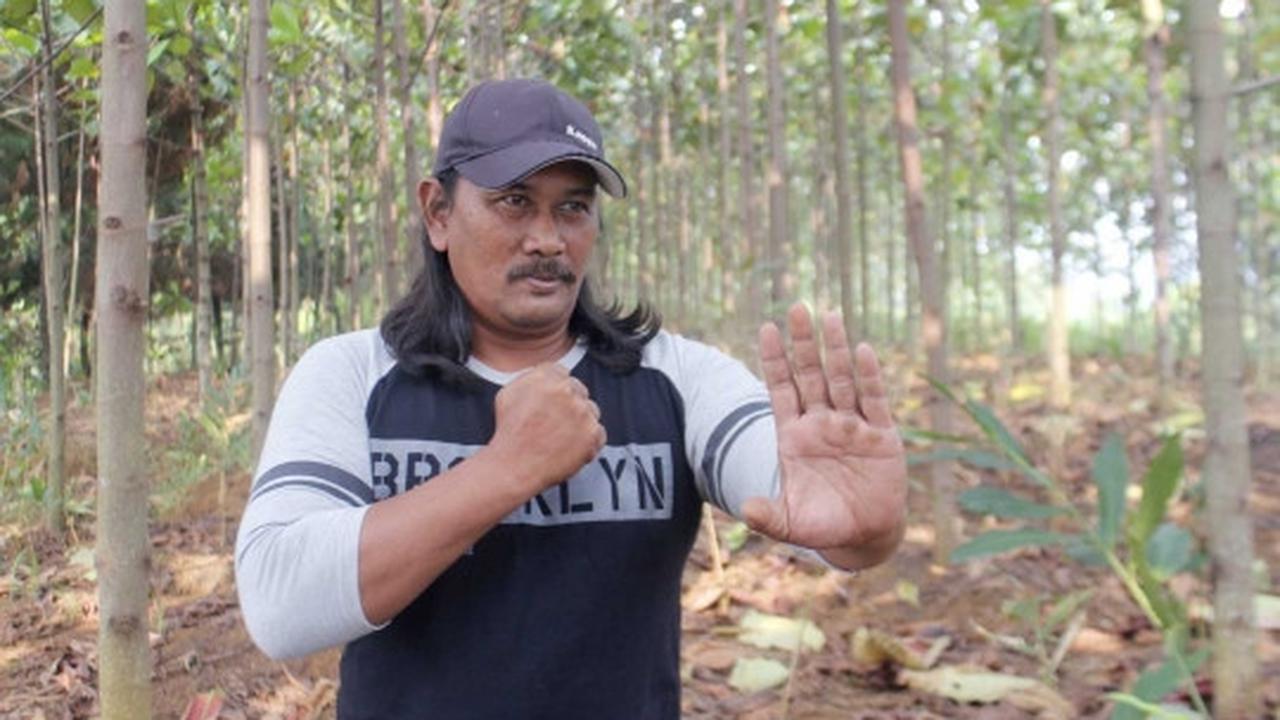 Sudah tua, Ken Ken masih jago mainkan jurus-jurus Wiro Sableng