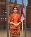 Selvi Ananda tampil mencuri perhatian dalam balutan wastra nusantara di Jepang, (Foto: Instagram/ Selvi Ananda)