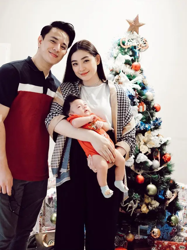 7 Potret Billy Davidson dan Patricia Devina Bareng Buah Hati yang Menggemaskan