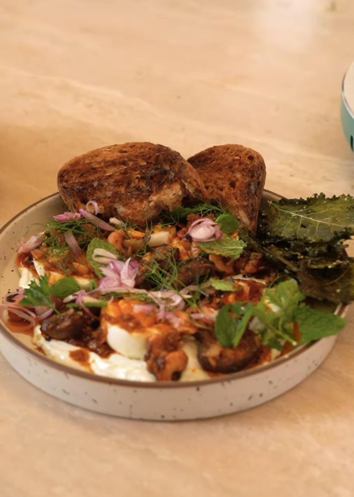 7 Potret Sherina Munaf dan Chef Renatta Moeloek Masak Turkish Eggs, Seperti Apa Keseruannya?