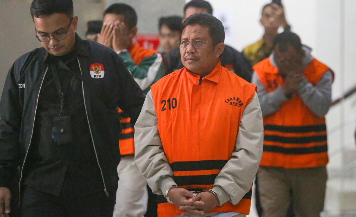 KPK Resmi Menahan Bupati Lombok Barat