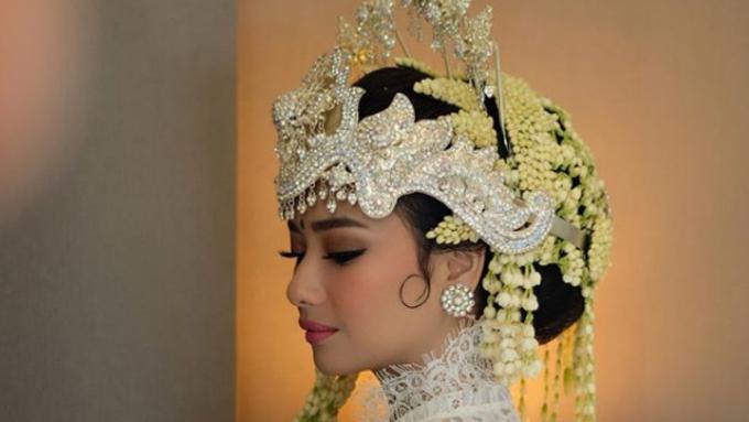 Makeup Flawless, Jadi Pilihan Adzana Bing Slamet di Hari ...