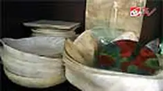Jangan anggap sepele limbah yang ada disekitar Anda karena siapa tahu justru mendatangkan rezeki. Seperti limbah kulit kerang simping yang ternyata bisa dirakit menjadi suvenir cantik berskala internasional.