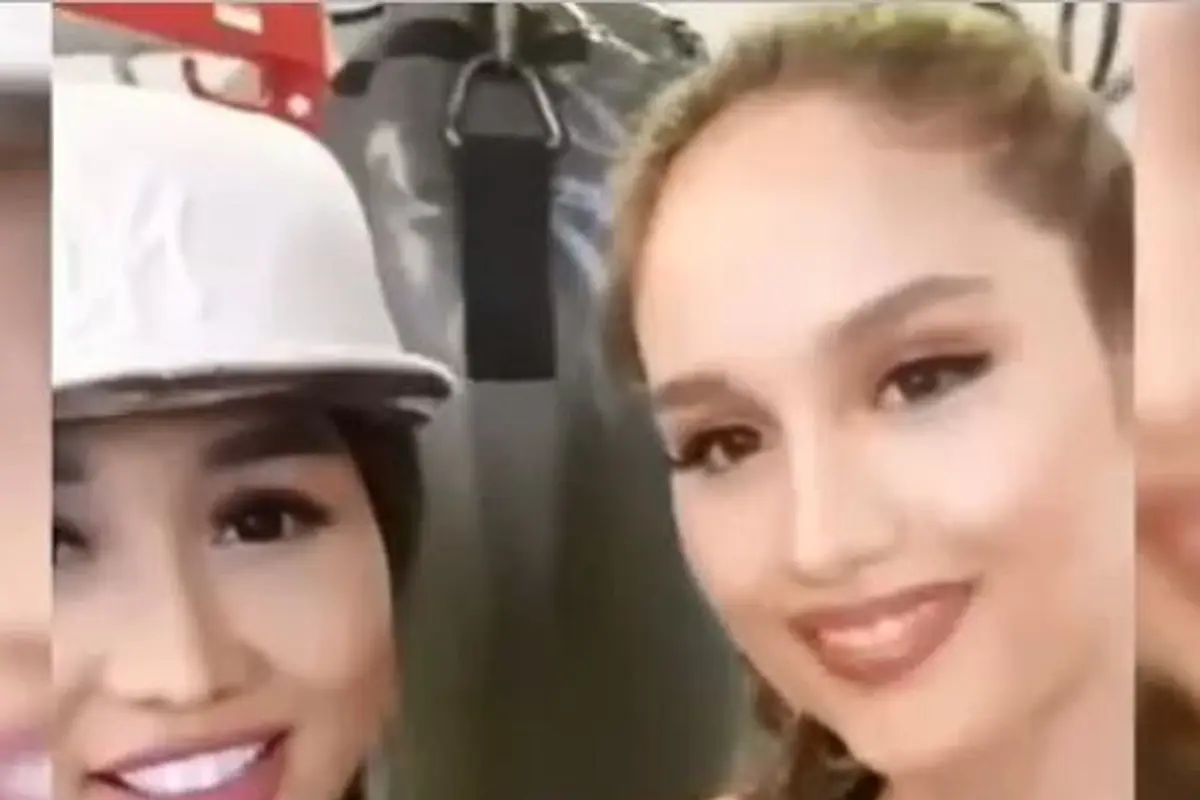 [Bintang] Lucinta Luna dan Cinta Laura