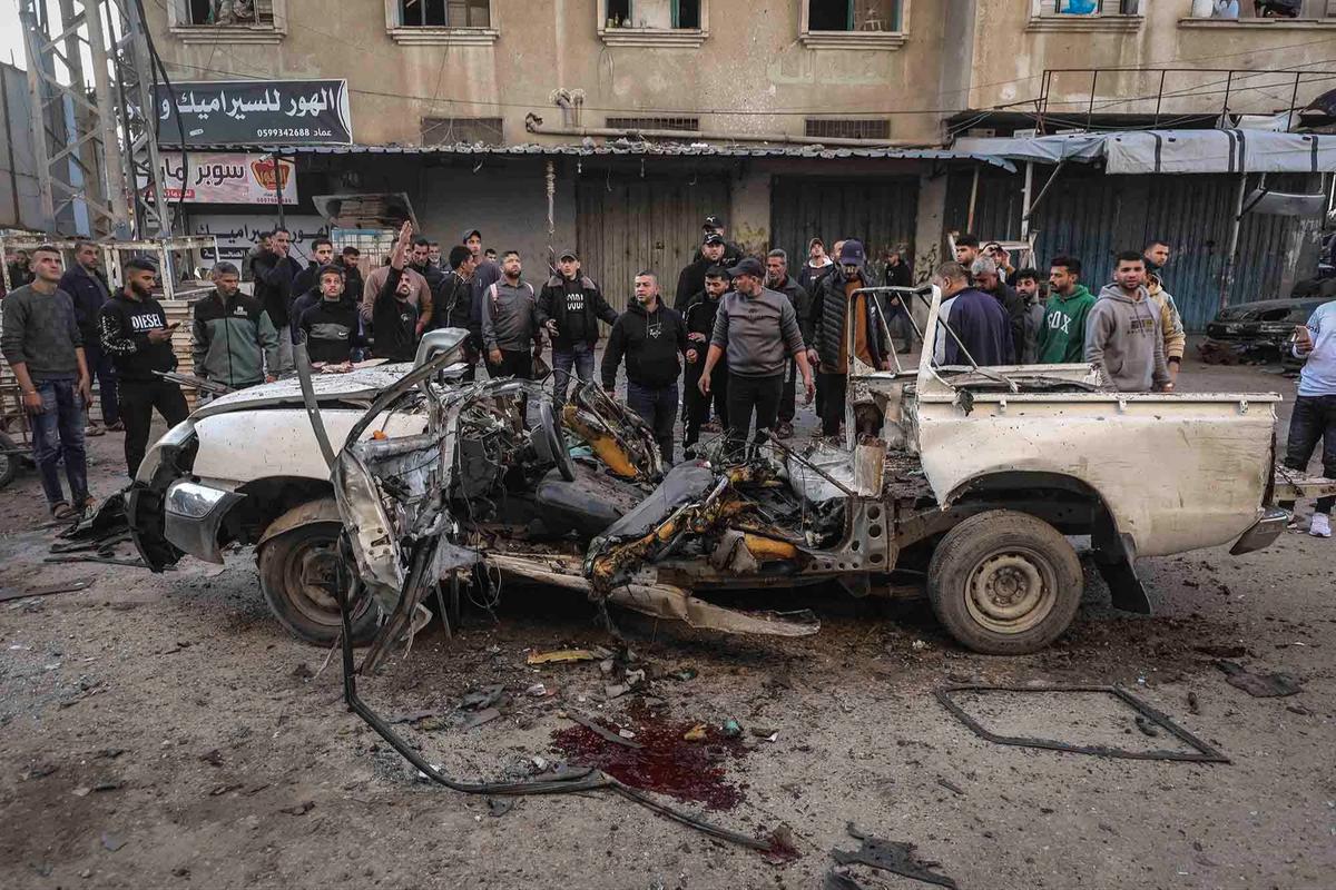 FOTO: Serangan Udara Israel Sasar Jip Polis di Gaza Tewaskan Tiga Orang