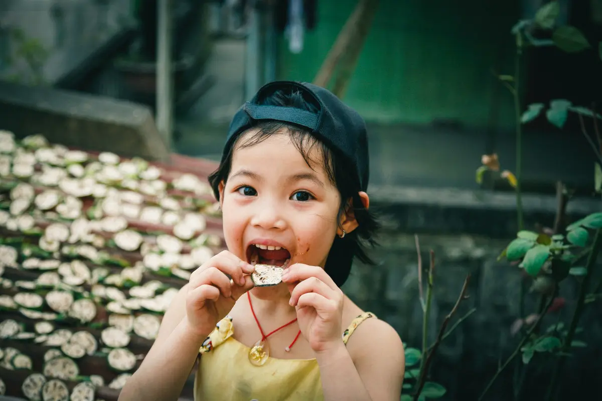 anak makan