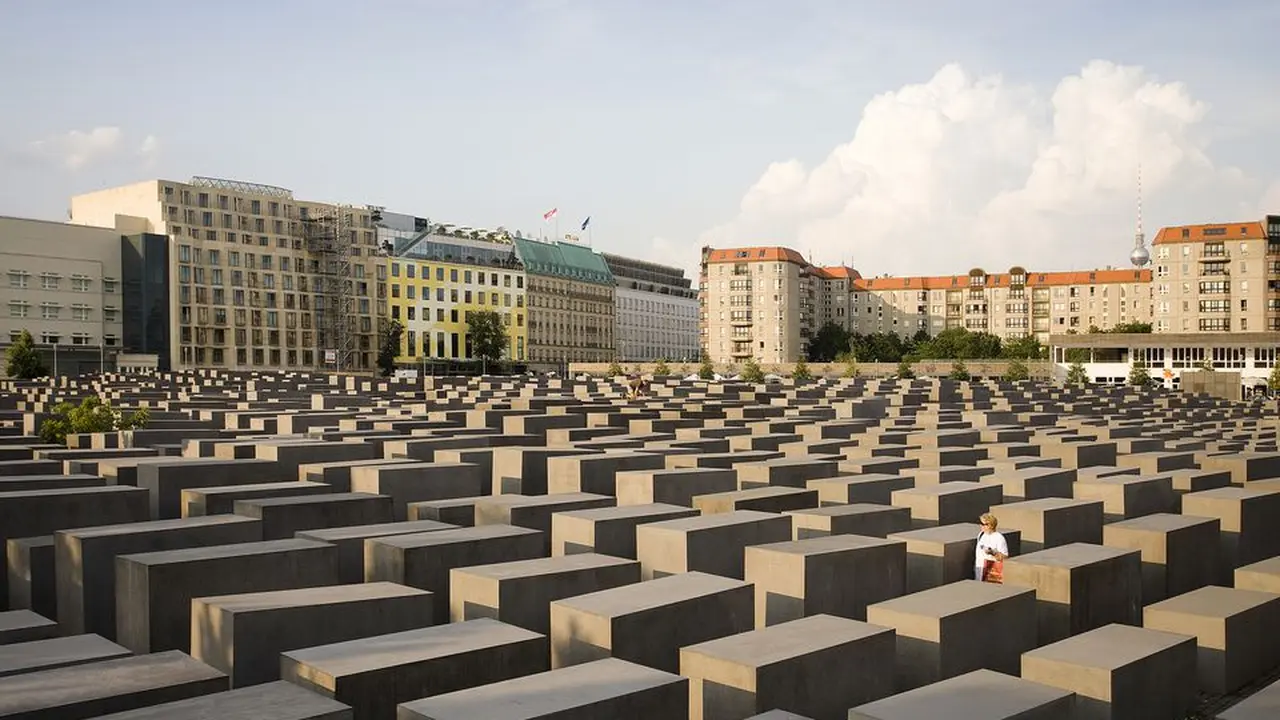 [Bintang] Holocaust