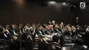 Kuasa hukum pihak pemohon saat mengikuti sidang perdana sengketa Pemilu Legislatif 2019 di Gedung Mahkamah Konstitusi (MK), Jakarta, Selasa (9/7/2019). Dari 340 permohonan gugatan Pileg 2019 hanya 260 perkara yang teregistrasi, 250 gugatan Pileg dan 10 gugatan DPD. (merdeka.com/Iqbal Nugroho)
