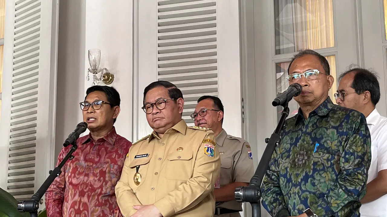Gubernur Bali I Wayan Koster saat bertemu Gubernur DKI Jakarta Pramono Anung di Balai Kota Jakarta, Selasa (4/8/2026). (Liputan6.com/Winda)