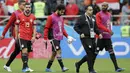 Striker Mesir, Mohamed Salah, tampak lesu saat Mesir ditaklukkan Uruguay pada laga Piala Dunia di Stadion Ekaterinburg, Jumat (15/6/2018). Mohamed Salah tidak dimainkan karena masih cedera. (AP/Mark Baker)