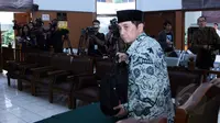 Mantan Dirjen Pajak Hadi Poernomo saat akan mengikuti sidang perdana praperadilan terhadap KPK di Pengadilan Negeri Jakarta Selatan, Senin (11/5/2015). Sidang gugatan Hadi Poernomo ditunda hingga Senin 18 Mei mendatang. (Liputan6.com/Helmi Afandi)