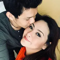 Aktor Iko Uwais tidak lama lagi akan meninggalkan anak dan istrinya untuk kembali ke Amerika Serikat syuting film. Seperti diketahui, bintang film The Raid itu banyak bermain film produksi Hollywood. (instagram/audyitem)