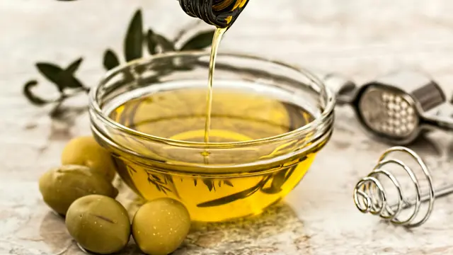 Olive oil//copyright pexels/Pixabay