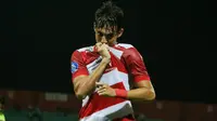 Bek asal Singapura, Jacob Mahler, kini berseragam Madura United. (Bola.com/Wahyu Pratama)