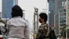 Patung Selamat Datang Bundaran HI terlihat jelas di jalan MH. Thamrin, Jakarta, Rabu (1/8). Sebelumnya Gubernur DKI Jakarta telah memutuskan untuk menurunkan JPO Budaran HI dan menggantinya dengan Pelican Cross baru-baru ini. (Liputan6.com/Faizal Fanani)