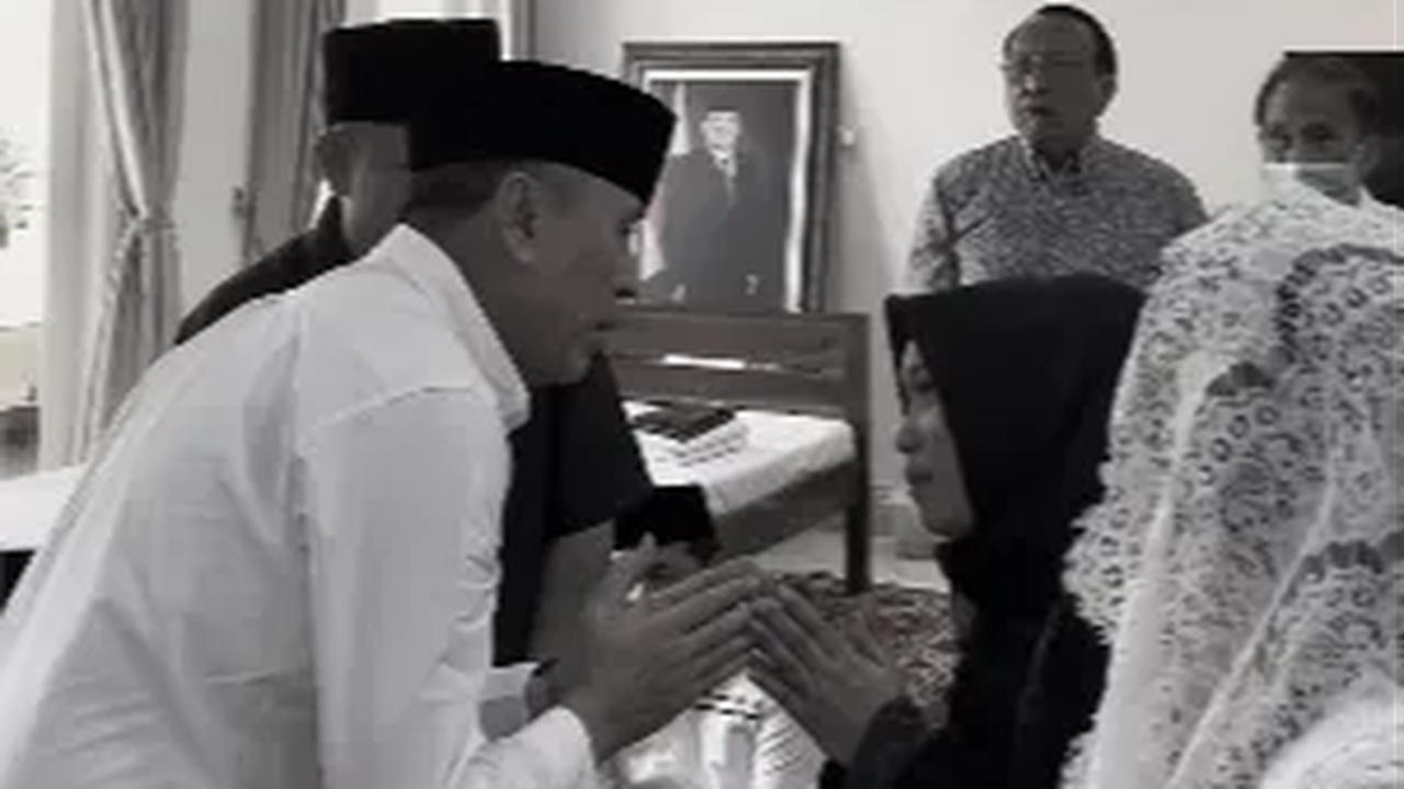 "Mugi arurang sadayana ditepangkeun deui di Jannah-Na Allah SWT… Aamiin Allahumma Aamiin Ya Rabb🤲🏻," tulisnya.