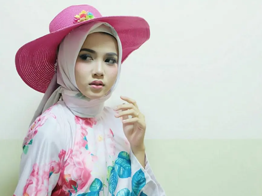 Syifa Fatimah, pemenang Puteri Muslimah Indonesia 2017 yang ternyata memiliki segudang prestasi sebelumnya. Bukan pertama kali mengikuti ajang kecantikan seperti ini, Syifa telah memegang beberapa gelar lainnya. (Instagram/syifafatimah3)