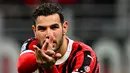 Tiga menit berselang, Theo Hernandez menambah keunggulan lewat aksinya di menit ke-41. (Gabriel BOUYS/AFP)