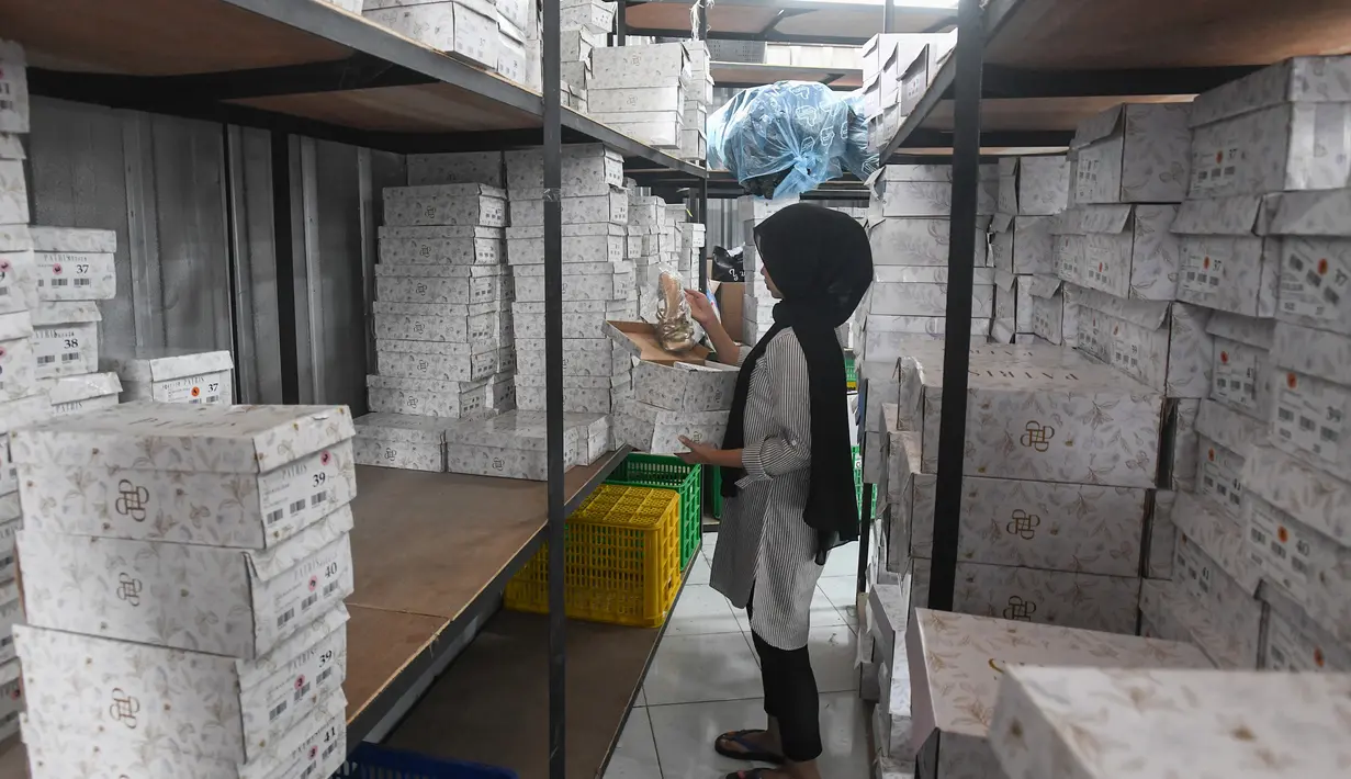 Berdiri sejak tahun 2020, Patris yang membawahi sekitar 10 Usaha Mikro Kecil dan Menengah (UMKM) dengan jumlah pekerja sekitar 300 orang mengandalkan marketplace untuk memasarkan sekaligus menjual produknya. (merdeka.com/Arie Basuki)