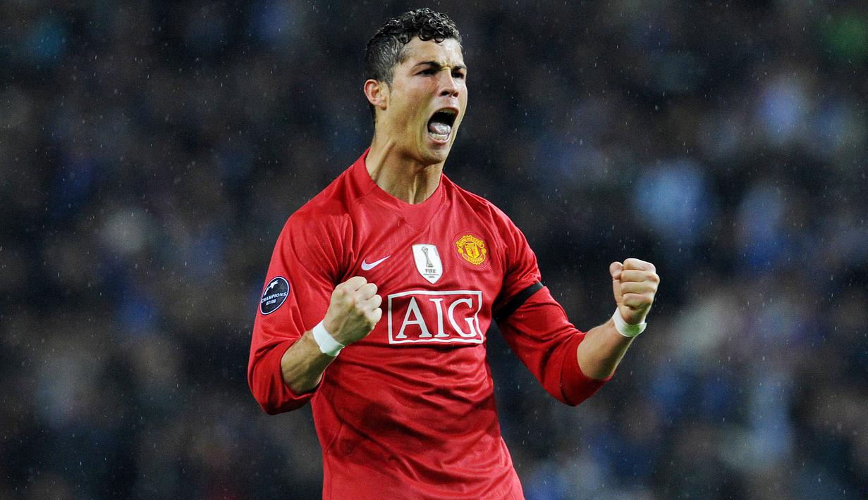 Kepercayaan publik Old Trafford mampu dibayar tunai dengan penampilan apiknya untuk Manchester United. Hal tersebut membuatnya menjadi anak emas Alex Ferguson dan selalu masuk daftar pilihan utama skuat Setan Merah. (AP/Paulo Duarte)