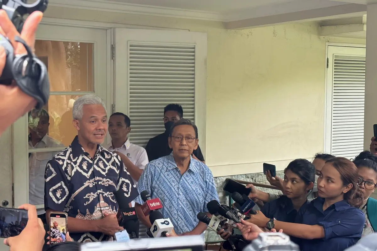 Calon presiden (capres) Ganjar Pranowo menemui Wakil Presiden (Wapres) RI ke-11 Boediono
