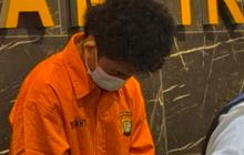 Detik-Detik Hacker Bjorka Ditangkap Polisi, Ditemani 2 Wanita di Dalam Rumah dengan Kaos Hitam Lusuh