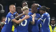 Para pemain Chelsea merayakan gol yang dicetak oleh Nicolas Jackson ke gawang Tottenham Hotspur pada laga Liga Inggris di Stadion Stamford Bridge, Jumat (3/4/2024). (AP Photo/Kirsty Wigglesworth)