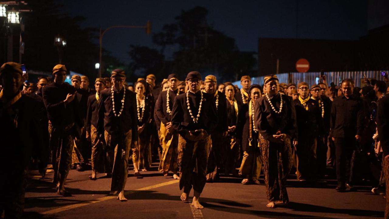 Panitia Bantah Izinkan Pria Pakai Kebaya di Kirab Malam 1 Suro Mangkunegaran