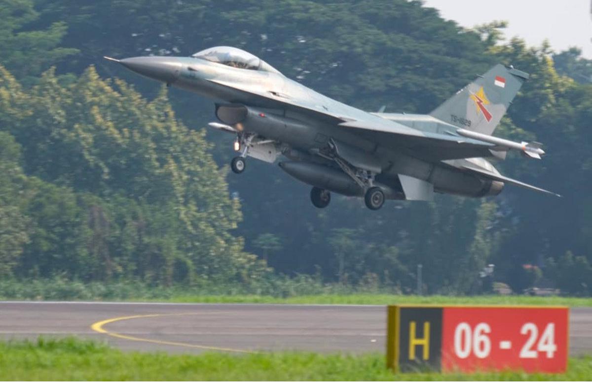 FOTO: Demo Udara HUT ke-80 TNI Sukses, Pangkoopsudnas Apresiasi Profesionalisme Personel