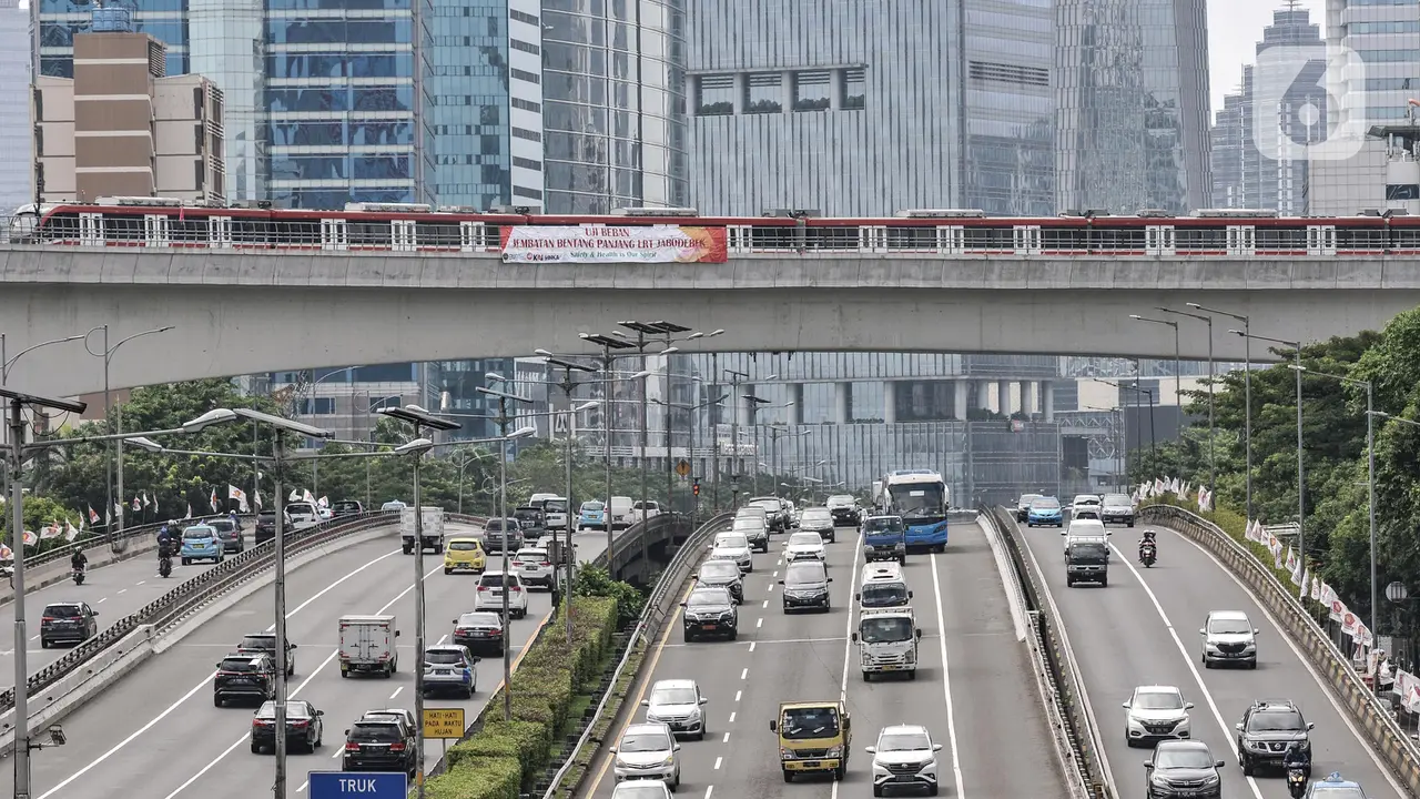 FOTO: LRT Jabodebek Uji Beban di Jembatan Bentang Panjang