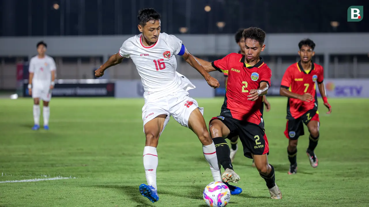 Foto: Aksi Berkelas Kapten Timnas Indonesia U-20 Dony Tri Lewati Sejumlah Penjagaan Pemain Timor Leste di Kualifikasi Piala Asia U-20 2025
