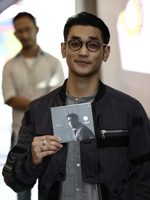 Rayakan 10 Tahun Berkarya, Afgan Luncurkan Album Dekade