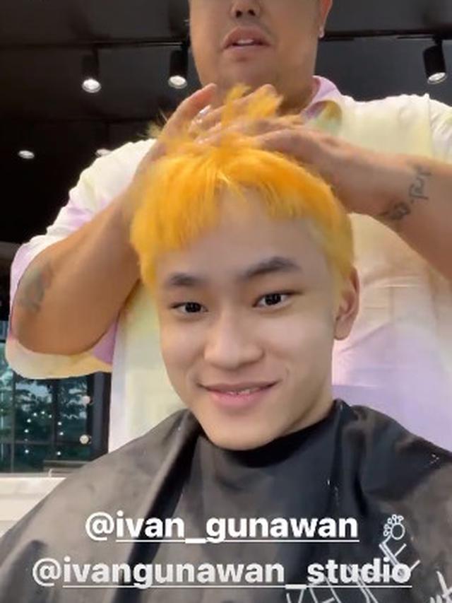 6 Potret Terbaru Azka Corbuzier Usai Ganti Gaya Rambut, Makin Macho