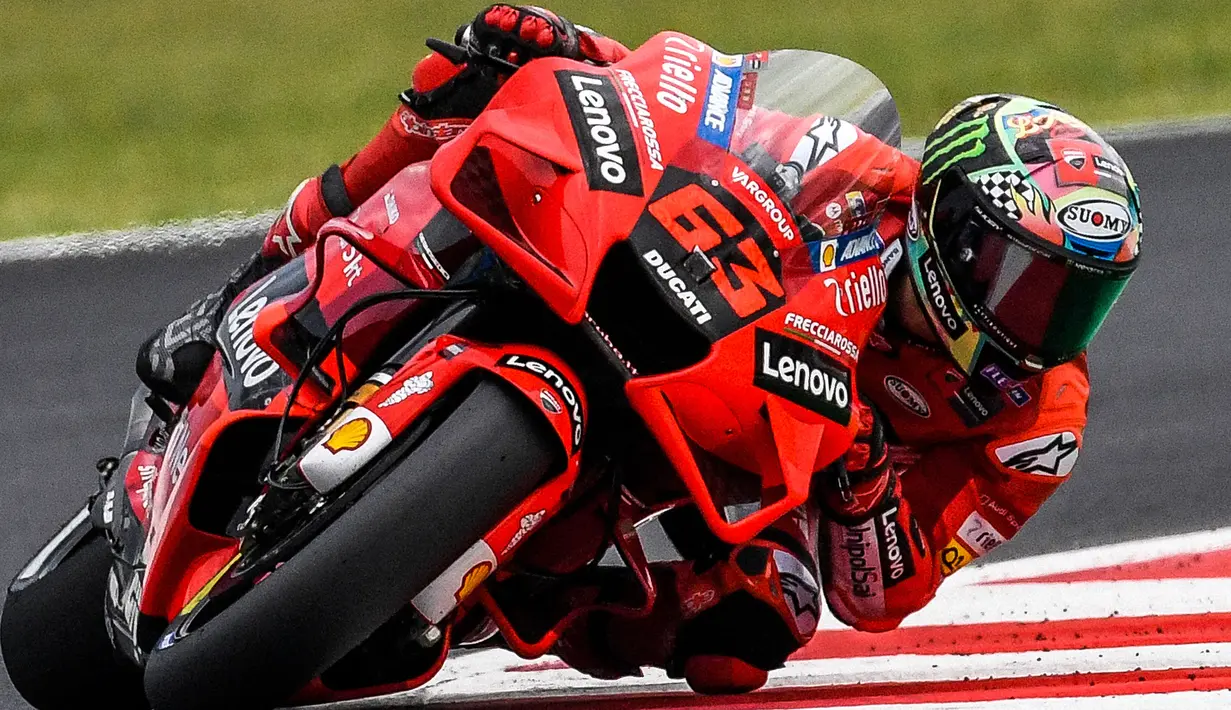 Aerodynamic fairing atau aero fairing merupakan inovasi Ducati kala penggunaan winglet dilarang oleh MotoGP. Meski aero fairing tidak dilarang, tetapi Komisi Grand Prix mengatur ketat pengembangan peranti ini agar tak terjadi perang bujet. (AFP/Andreas Solaro)