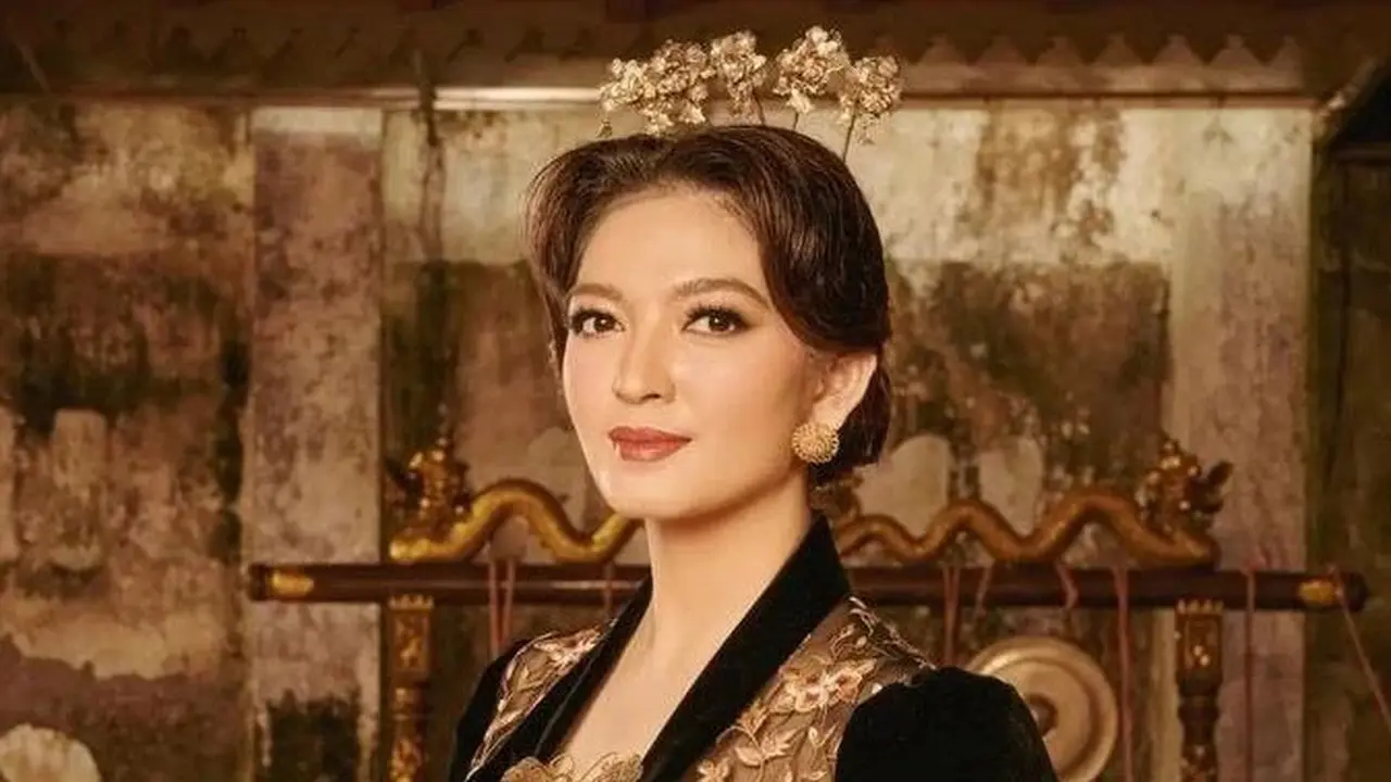 6 Inspirasi Kebaya Velvet Elegan dan Mewah ala Ibu Pejabat, Iriana Jokowi, Selvi Ananda, hingga Annisa Pohan