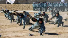 Pasukan Taliban yang baru direkrut menunjukkan keterampilan mereka saat upacara kelulusan di Pusat Pelatihan Polisi Nasional Abu Dujana, Kandahar, Afghanistan, 9 Februari 2022. (Javed TANVEER/AFP)