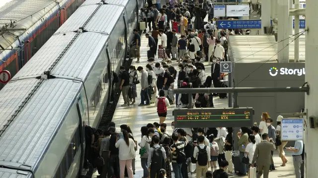 Jelang Liburan Chuseok, Stasiun Kereta Seoul Ramai