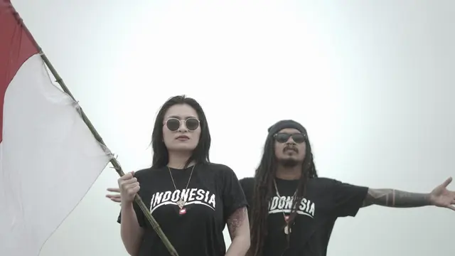 Kolaborasi Nathalie Holscher dengan Dellu Uyee