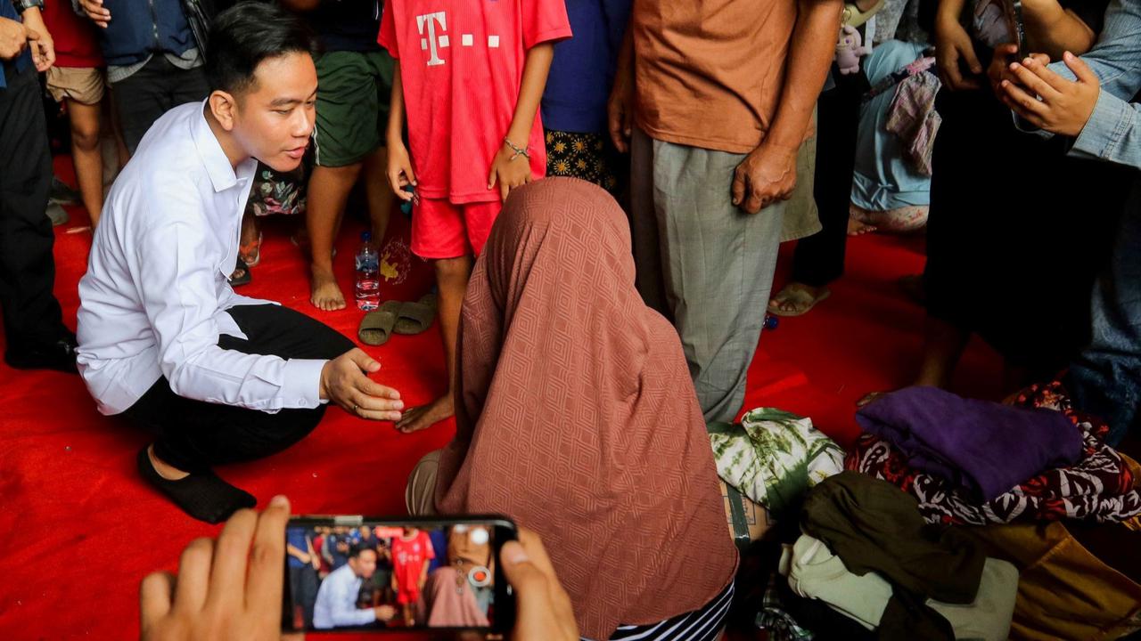 Gibran tinjau kebakaran di Kemayoran