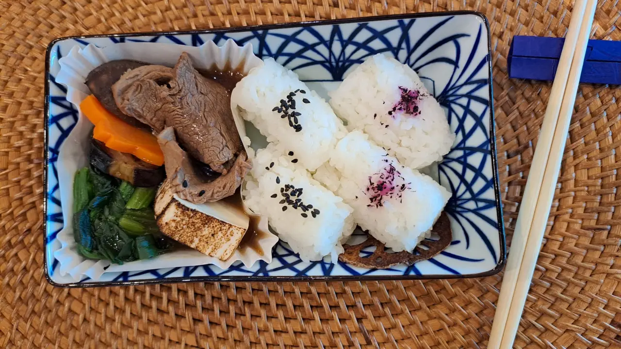 Menyicipi Masakan Jepang Khusus untuk Penumpang Pesawat, Ada Sushi hingga Sukiyaki