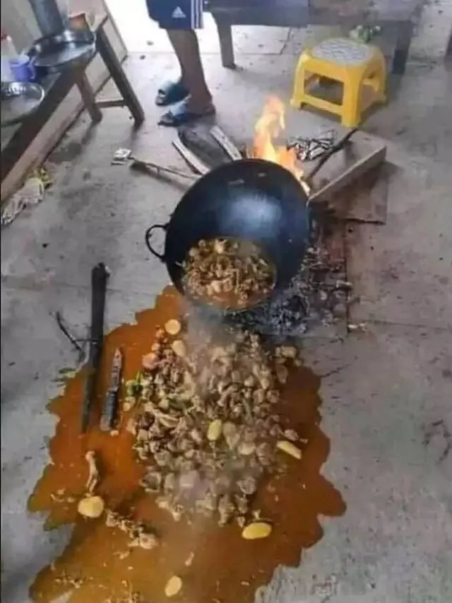 7 Potret Momen Apes Saat Masak Daging Kurban Ini Bikin Nangis