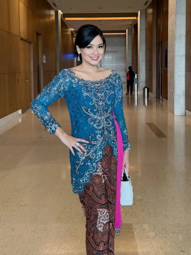 Titi Kamal di Wisuda Putranya yang Lulus SD. [@titi_kamall]