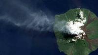 Pulau Manam adalah kerucut gunung berapi yang menjulang keluar dari laut di utara daratan Papua Nugini dan tercatat sejarah pernah meletus. (AFP)